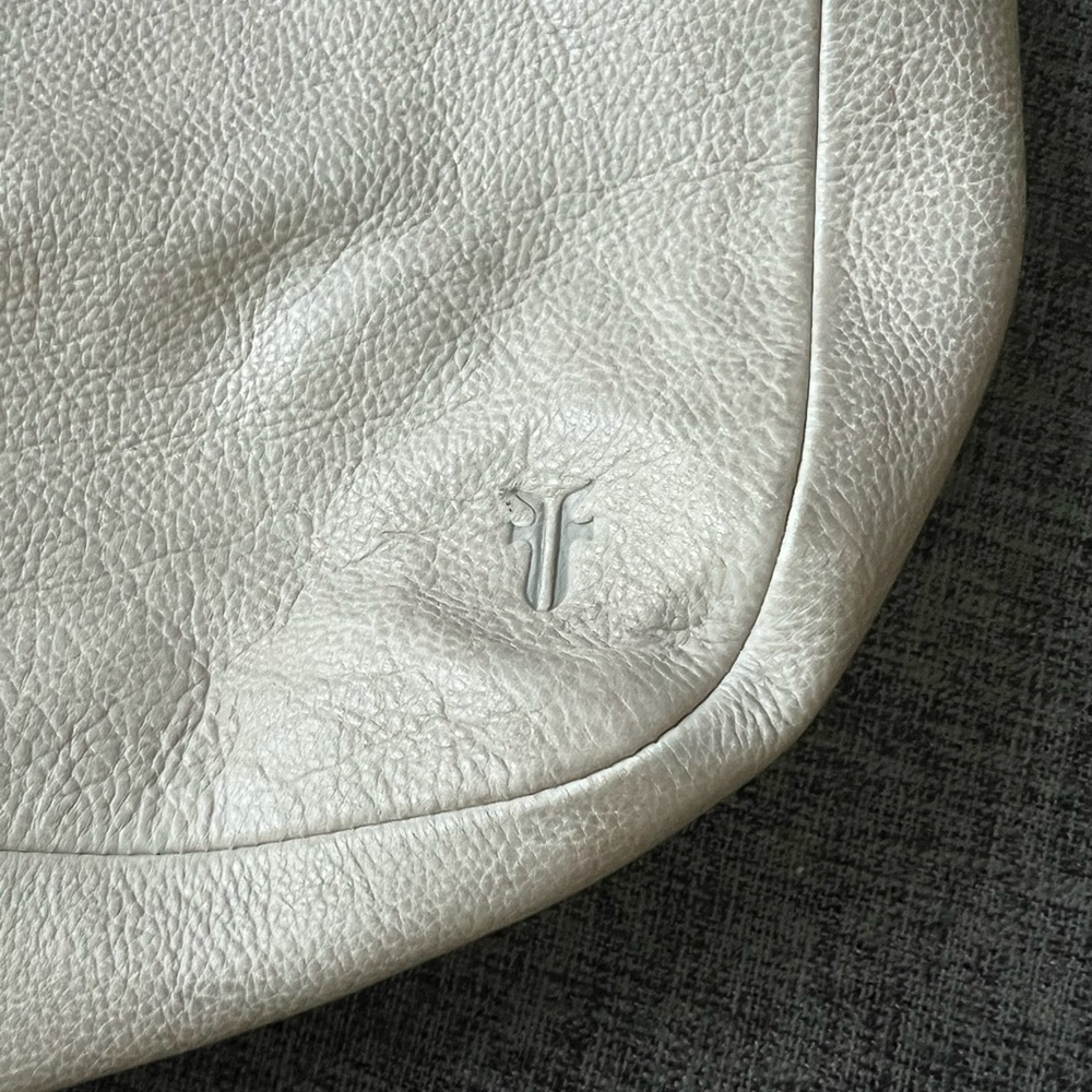 EUC Frye Nora Hobo in Cream - Picture 5 of 5